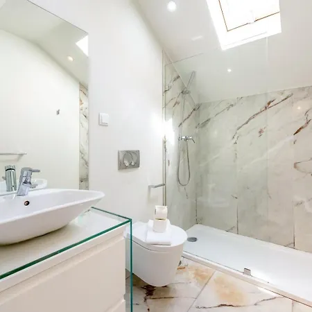 Guestready - Newly Renovated 3br - Chiado Apartment *