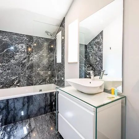 Guestready - Newly Renovated 3br - Chiado 리스본
