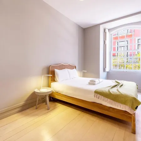Guestready - Newly Renovated 3br - Chiado * Lisbon