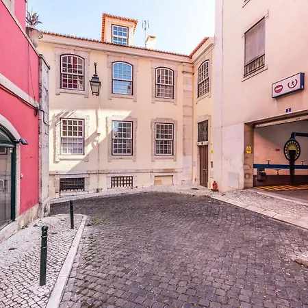 Apartment Guestready - Newly Renovated 3br - Chiado Lisbon